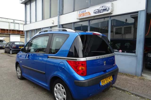 Peugeot 1007 (2007) thumbnail 3