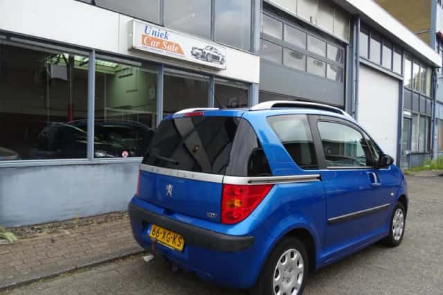 Peugeot 1007 (2007) thumbnail 4