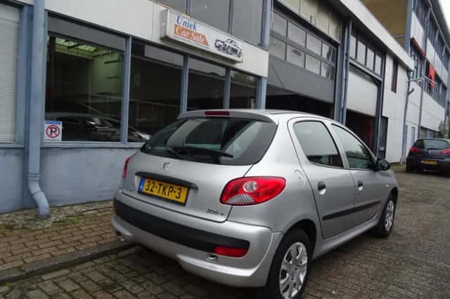 Peugeot 206 (2012) thumbnail 4