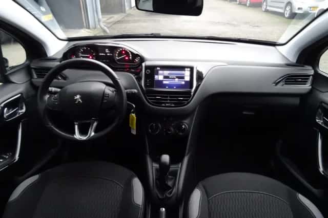 Peugeot 208 (2016) thumbnail 4