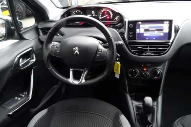 Peugeot 208 (2016) thumbnail 5