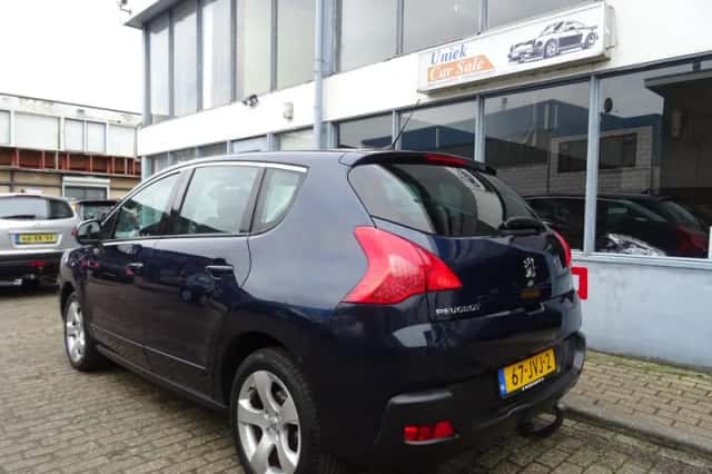 Peugeot 3008 (2009) thumbnail 3