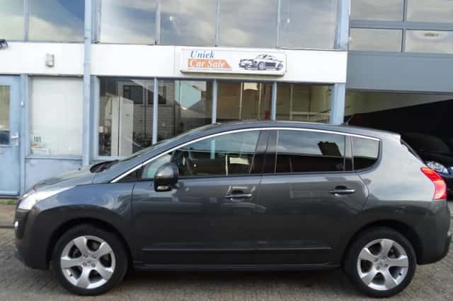 Peugeot 3008 (2010) thumbnail 2