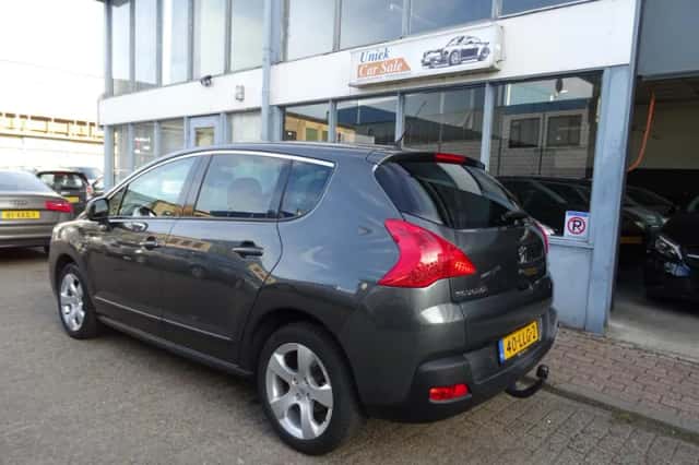 Peugeot 3008 (2010) thumbnail 3