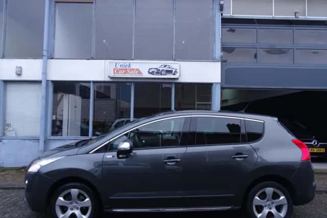 Peugeot 3008 (2013) thumbnail 2