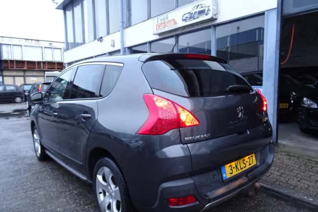 Peugeot 3008 (2013) thumbnail 3