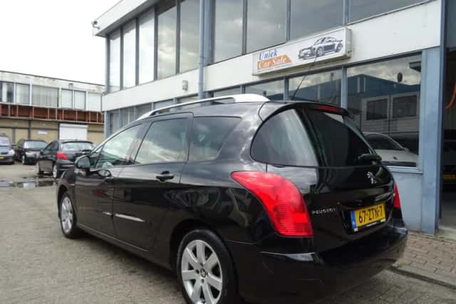 Peugeot 308 (2012) thumbnail 3