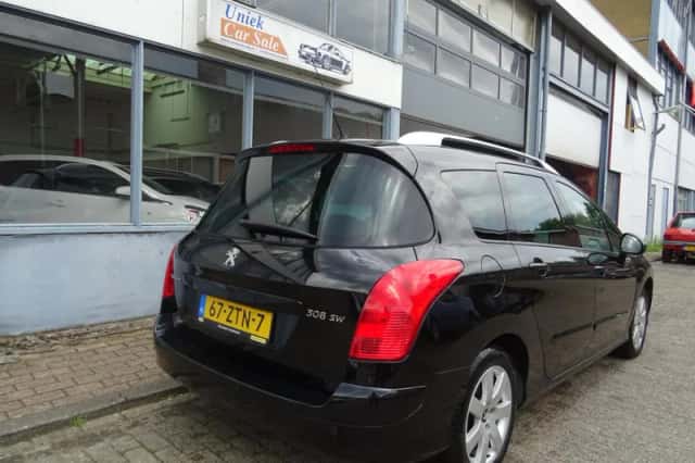 Peugeot 308 (2012) thumbnail 4