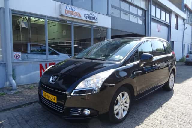 Peugeot 5008 (2010) thumbnail 1