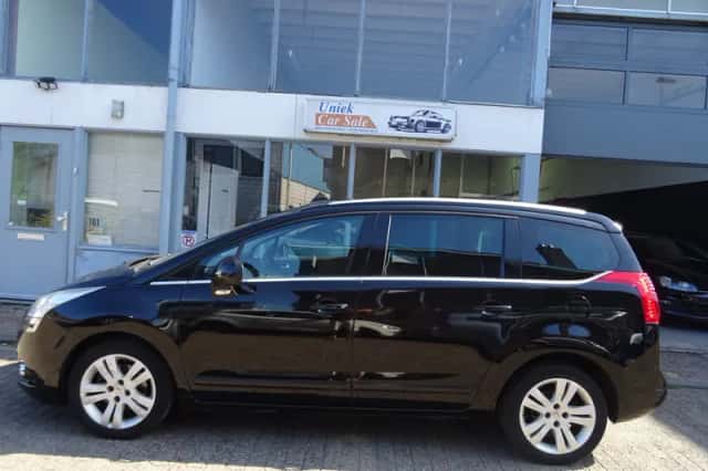 Peugeot 5008 (2010) thumbnail 2