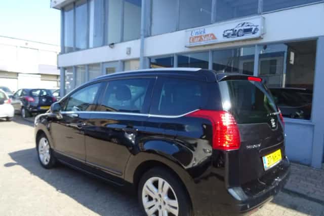 Peugeot 5008 (2010) thumbnail 3