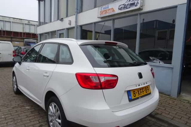 SEAT Ibiza (2013) thumbnail 3