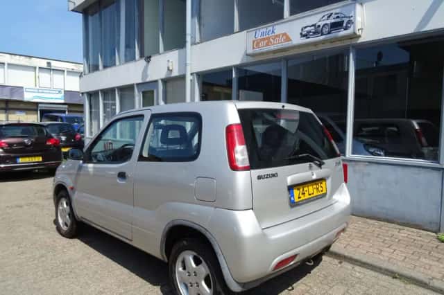 Suzuki Ignis (2003) thumbnail 3