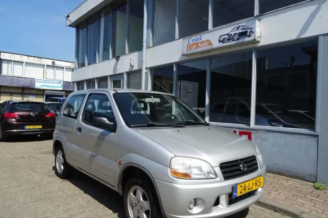 Suzuki Ignis (2003) thumbnail 6