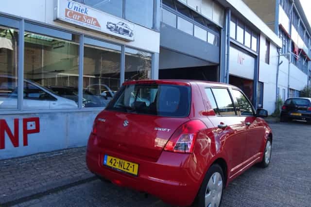 Suzuki Swift (2010) thumbnail 3