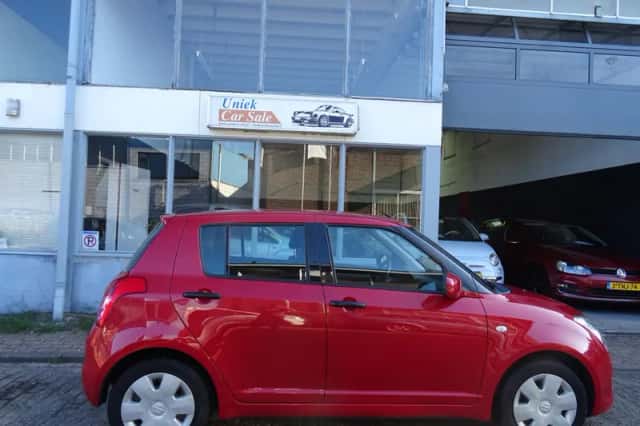 Suzuki Swift (2010) thumbnail 4