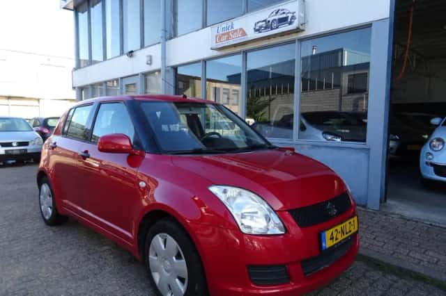 Suzuki Swift (2010) thumbnail 5