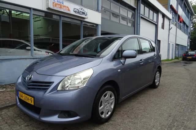 Toyota Verso (2009) thumbnail 1