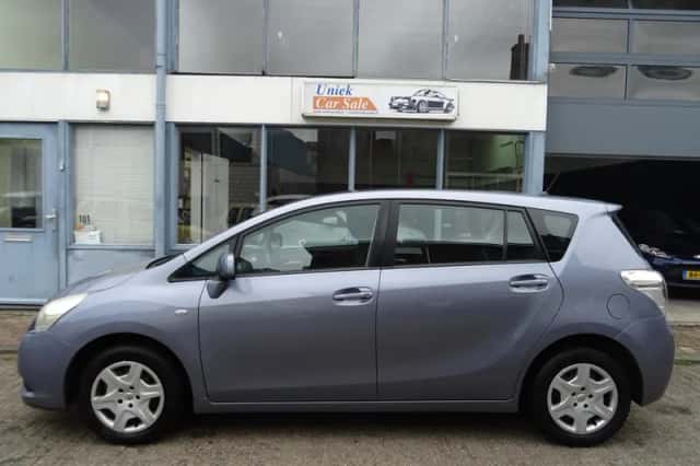 Toyota Verso (2009) thumbnail 2
