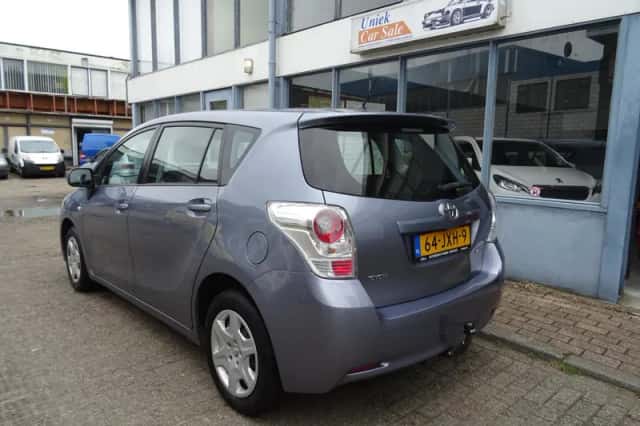 Toyota Verso (2009) thumbnail 3