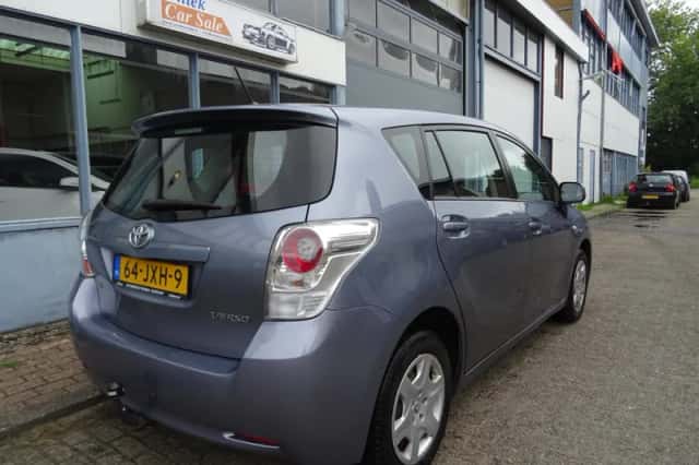Toyota Verso (2009) thumbnail 4