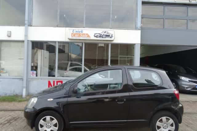 Toyota Yaris (1999) thumbnail 2