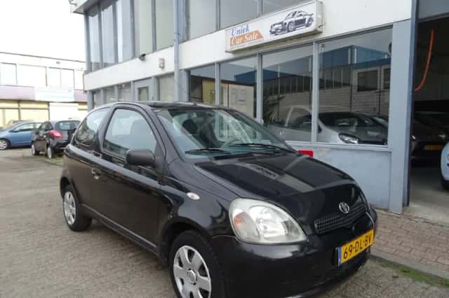 Toyota Yaris (1999) thumbnail 4
