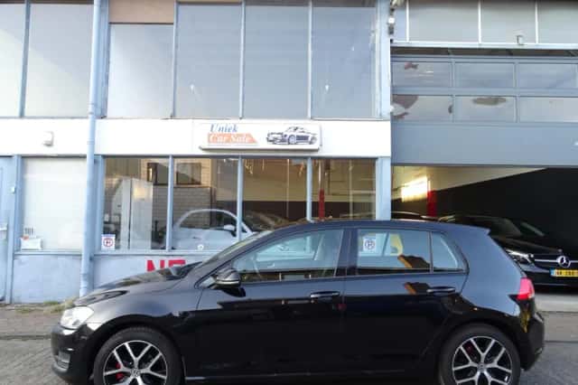 Volkswagen Golf (2015) thumbnail 2
