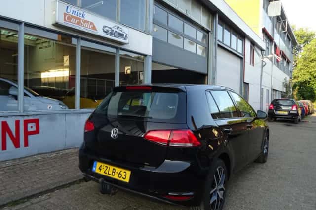 Volkswagen Golf (2015) thumbnail 4