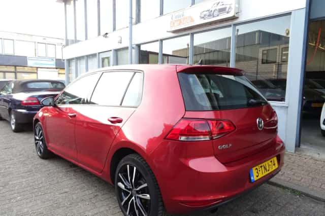 Volkswagen Golf (2014) thumbnail 3