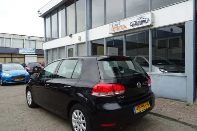 Volkswagen Golf (2009) thumbnail 3