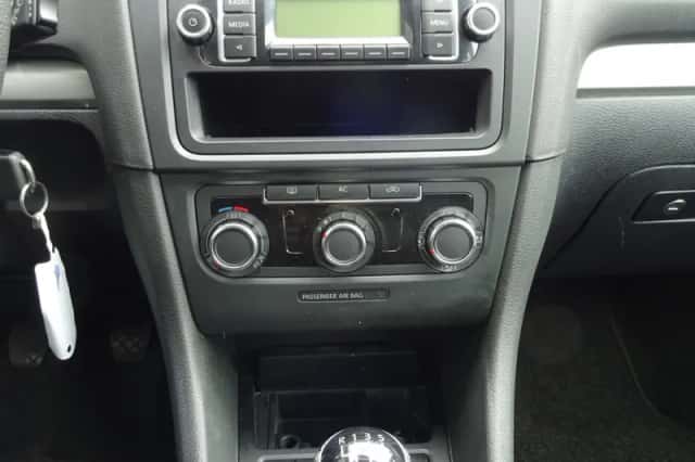 Volkswagen Golf (2009) thumbnail 6