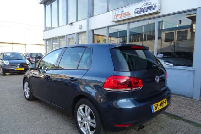 Volkswagen Golf (2010) thumbnail 3