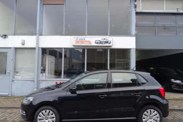 Volkswagen Polo (2015) thumbnail 2