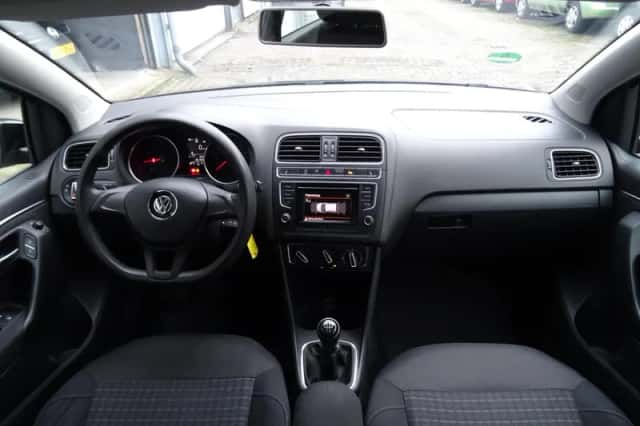 Volkswagen Polo (2015) thumbnail 4