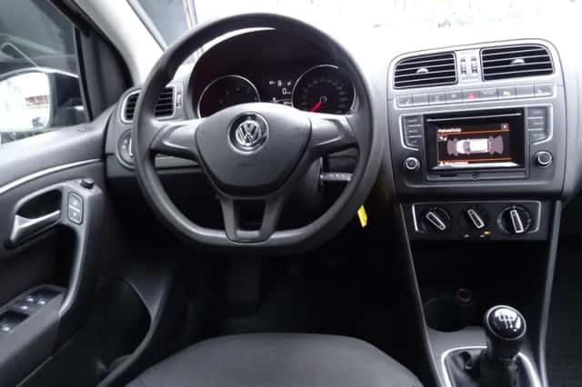 Volkswagen Polo (2015) thumbnail 5