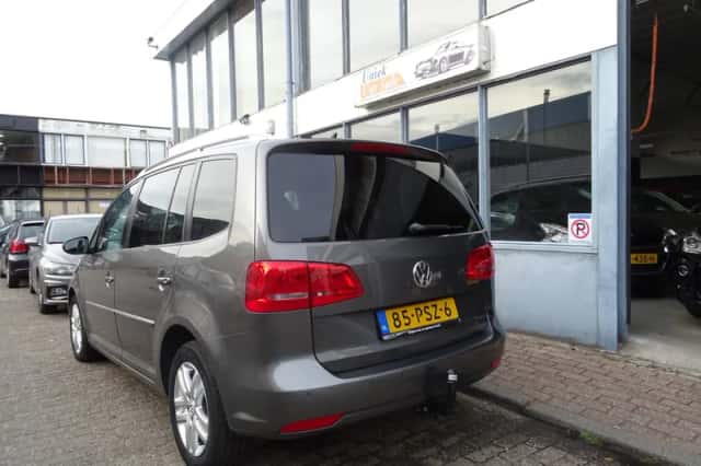 Volkswagen Touran (2011) thumbnail 3
