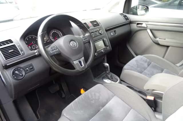 Volkswagen Touran (2011) thumbnail 4
