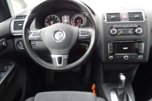 Volkswagen Touran (2011) thumbnail 6
