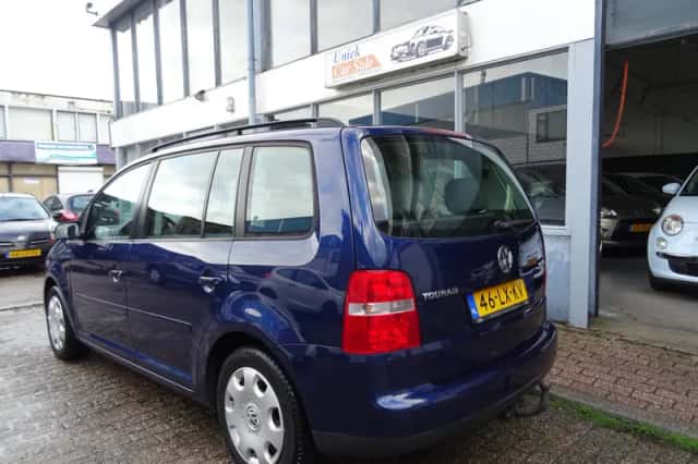Volkswagen Touran (2003) thumbnail 3