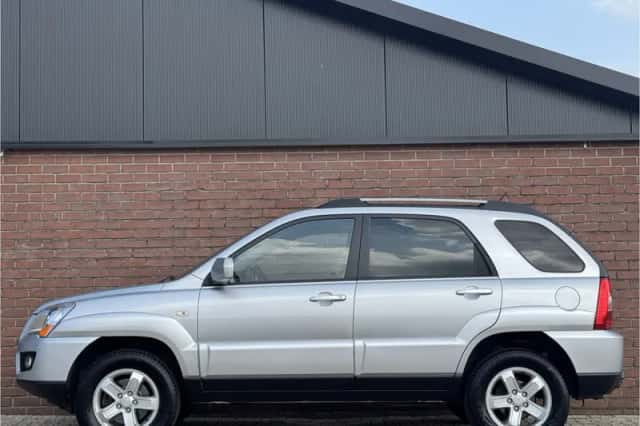 Kia Sportage (2010) thumbnail 3
