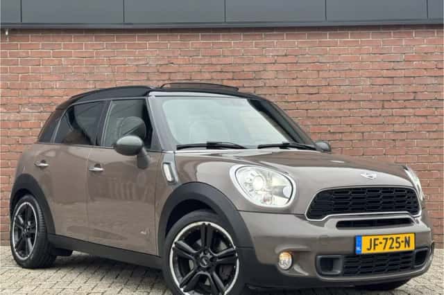 MINI Countryman (2012) thumbnail 4