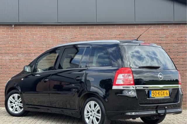 Opel Zafira (2009) thumbnail 5