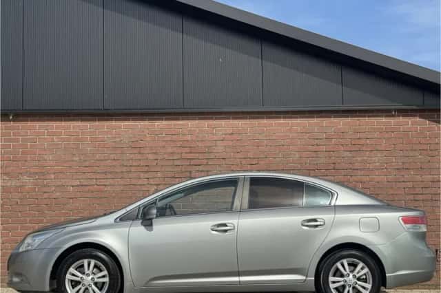 Toyota Avensis (2009) thumbnail 3