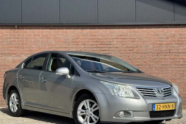 Toyota Avensis (2009) thumbnail 4