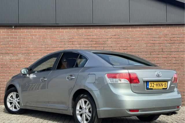Toyota Avensis (2009) thumbnail 5
