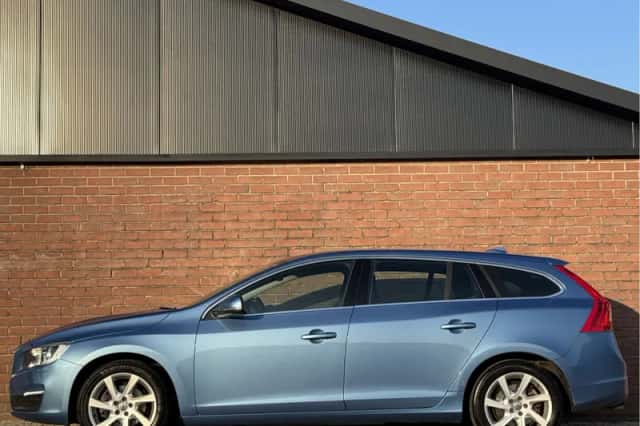 Volvo V60 (2015) thumbnail 4