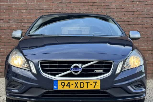 Volvo V60 (2012) thumbnail 3