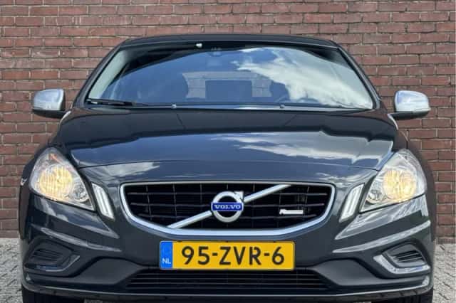 Volvo V60 (2013) thumbnail 2