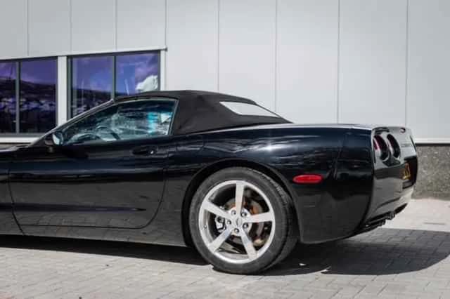 Chevrolet Corvette (2003) thumbnail 2